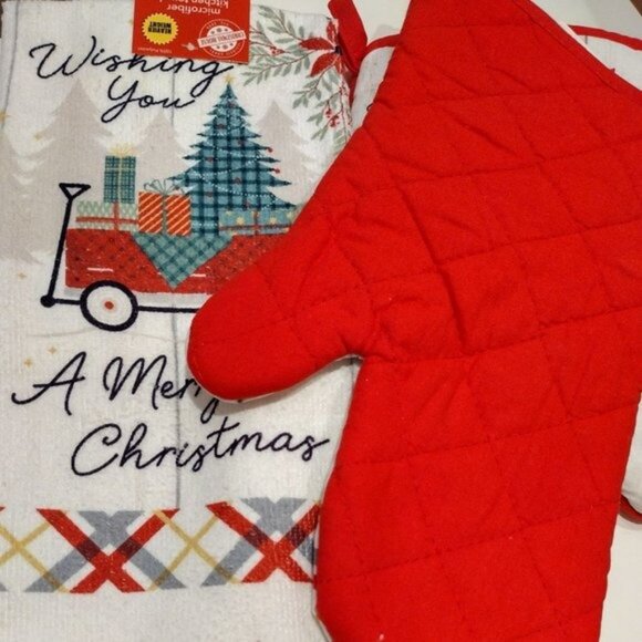 Holiday Oven Mitts Towel Set, A Merry Christmas Kitchen Linens Red Wagon NEW - Picture 3 of 3